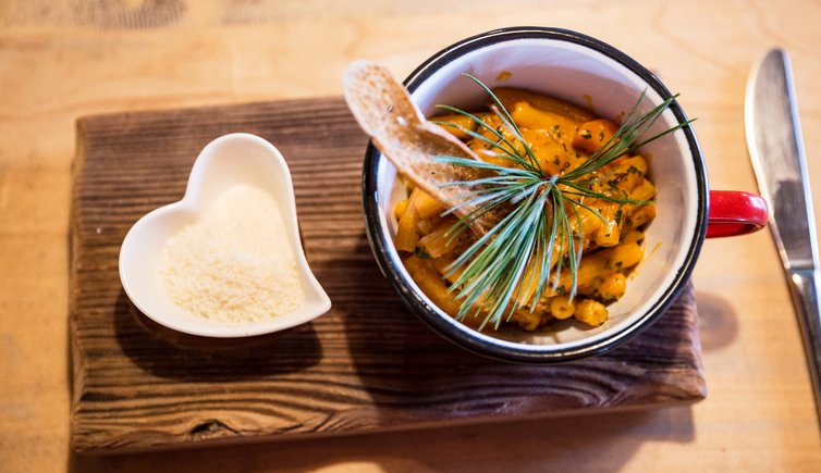 RS Villnoess Geisleralm Essen Gastro Hirtenmaccheroni
