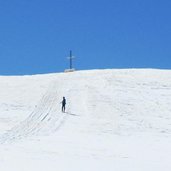 skitourengeher bei stoeres alta badia