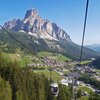 Der Sassongher - hier von der Bo&eacute;-Kabinenbahn aus gesehen - ist eine herausragende Erscheinung in Alta Badia. Foto: AT, &copy; Peer