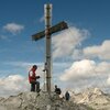 La bellissima croce in vetta del Sassongher, una delle montagne pi&ugrave; impressionanti dell’Alta Badia. Foto: BS, &copy; Peer