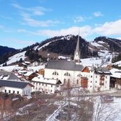 RS badia winter mit kirche st leonhard