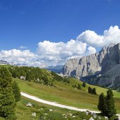 groedner joch mit kabinenbahn frara bergstation