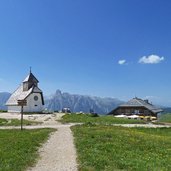 kirche pralongia huette alta badia