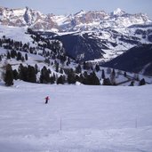 groedner joch blick auf fanes winter piste