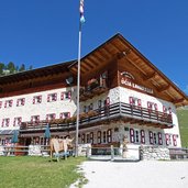 rifugio utia lavarella huette schutzhaus