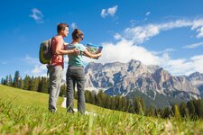Adobe Stock alta badia urlaub sommer personen heiligkreuzkofel