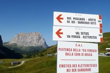 RS pisciadu klettersteig schilder am groedner joch