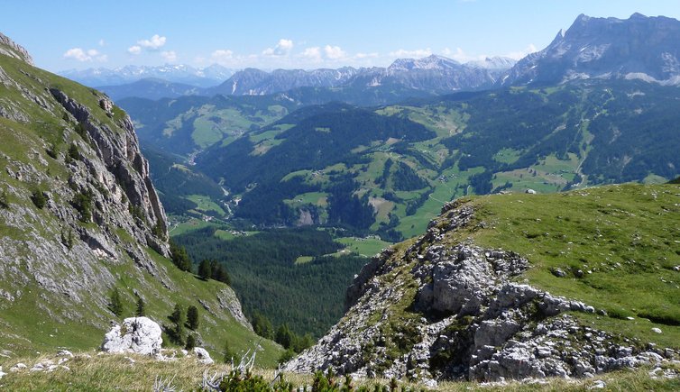 RS gardenaccia felsen blick ins tal alta badia richtung wengen la val